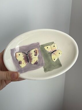 Hand-Painted Butterfly Ceramic Soap Dish in Cream